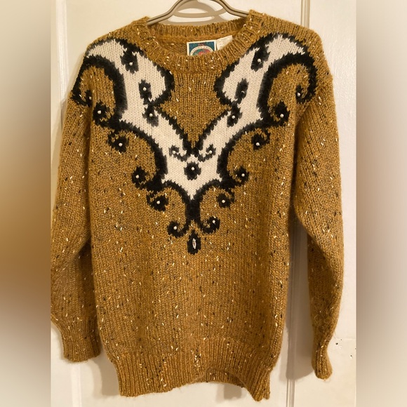 Vintage sweater with gorgeous yoke design So cute and cozy for fall! - Picture 1 of 3